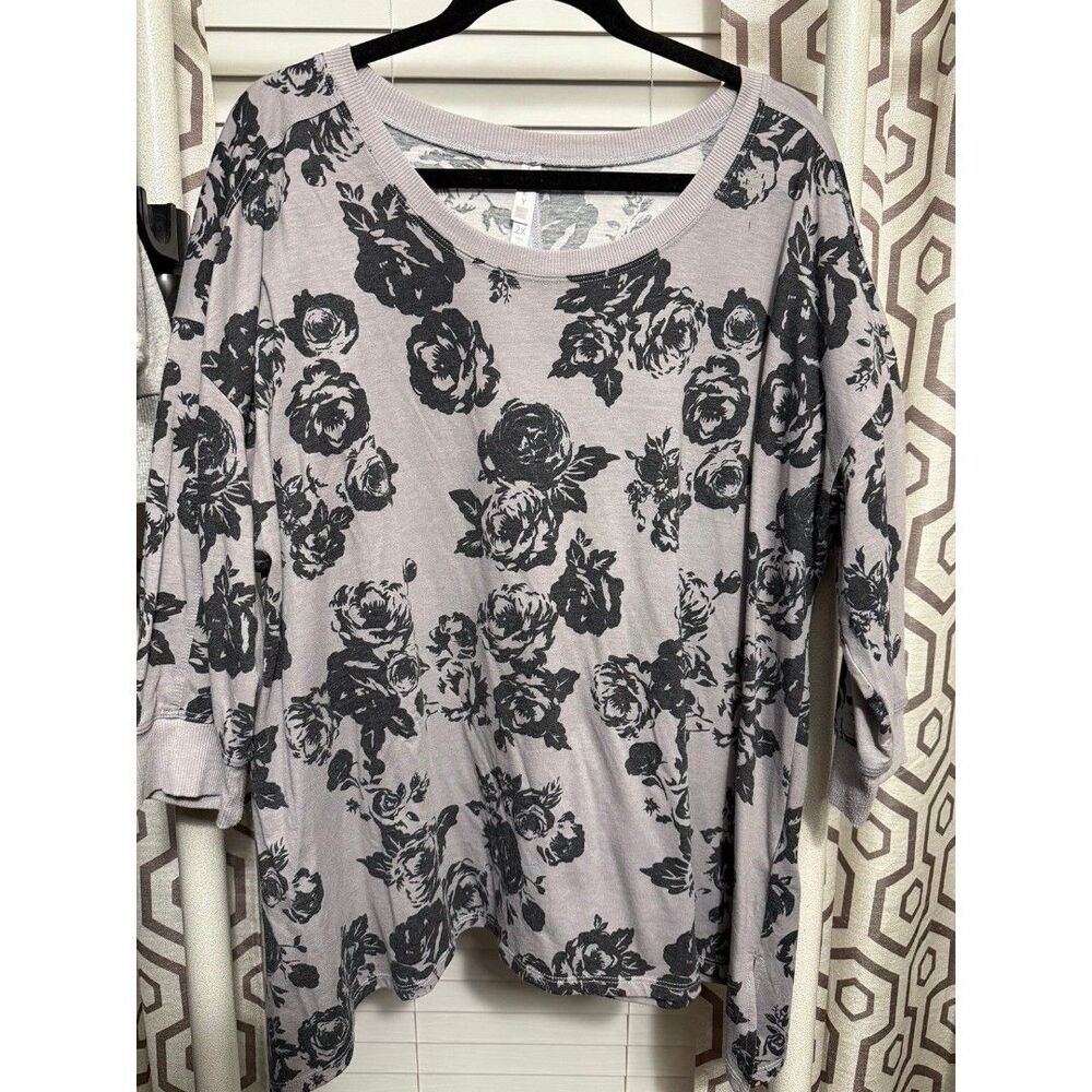 LuLaRoe Kate Top Size 2XL - Sharkbite Hem - Cozy